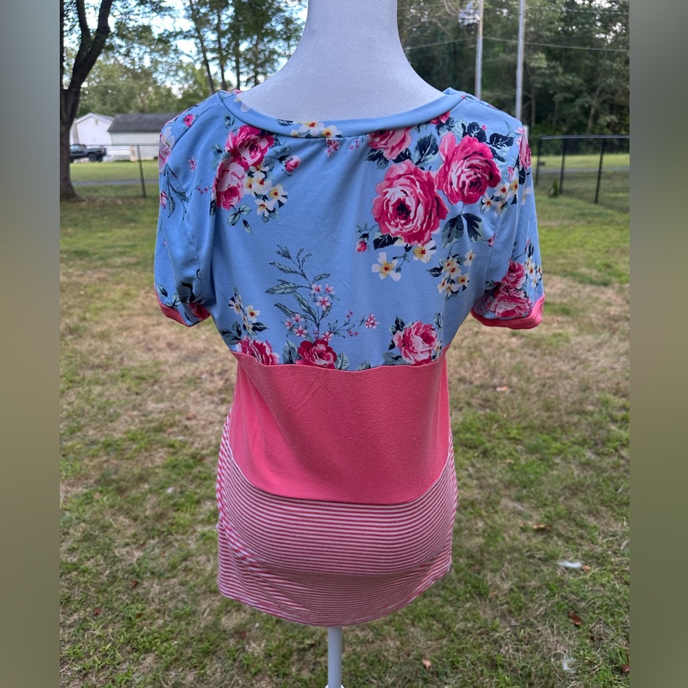 Floral Patchwork Short Sleeve Top in Blue and Pink - Picture 3 of 4